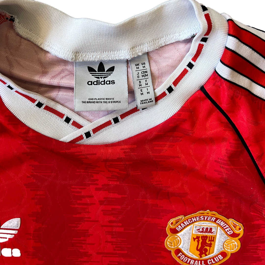 Size Medium Manchester United Red Football Shirt (Grade A)