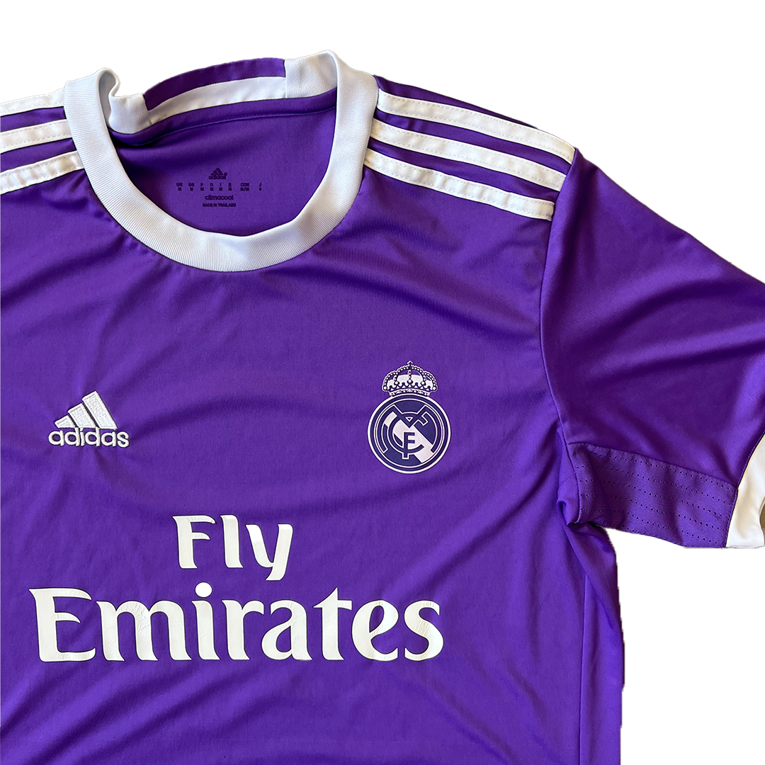 Size Medium Real Madrid Football Shirt (Grade A)