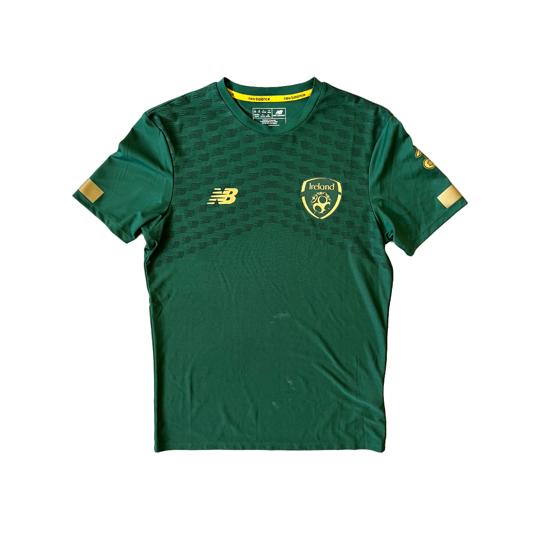 Size Small Ireland Club Football Shirt (Grade B)