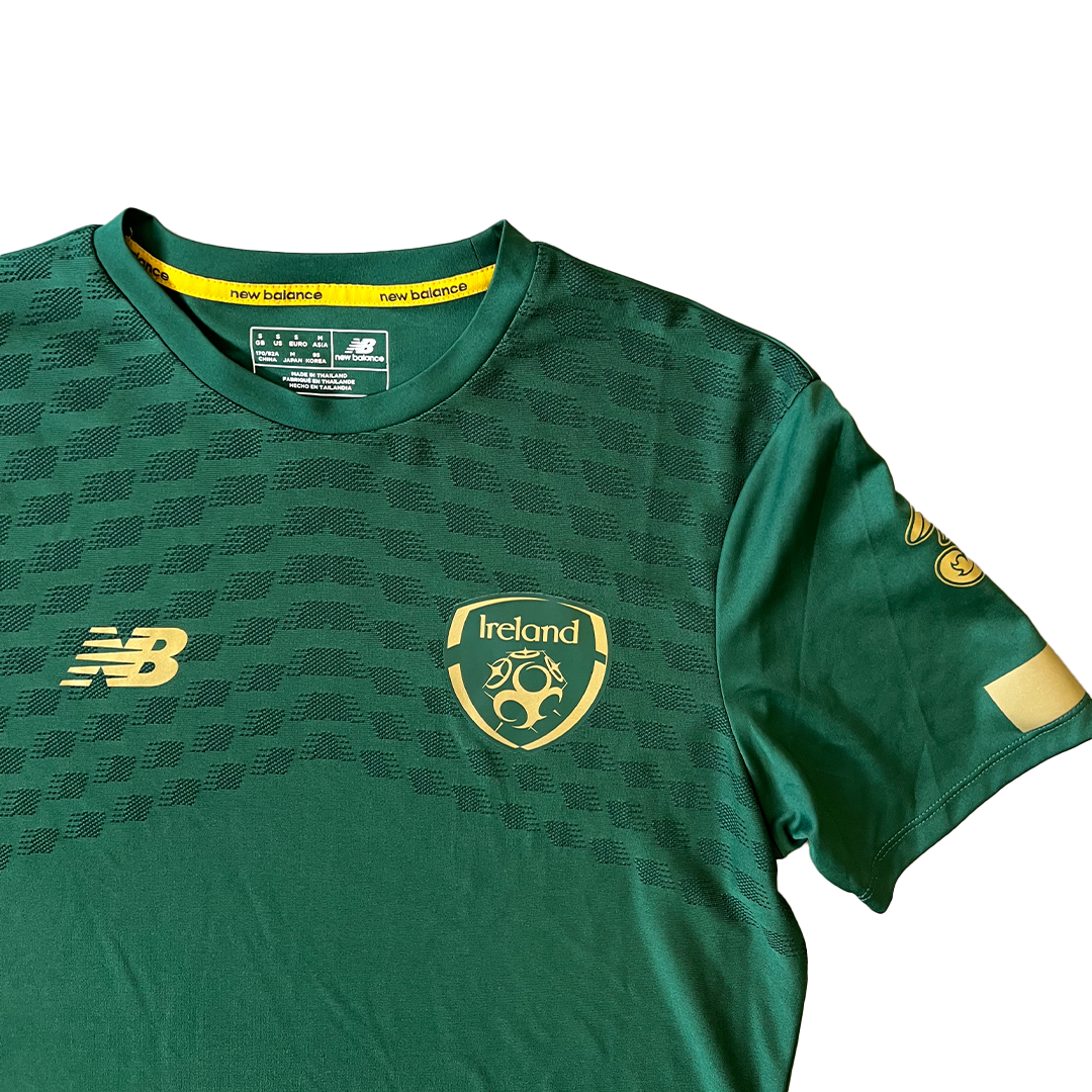 Size Small Ireland Club Football Shirt (Grade B)