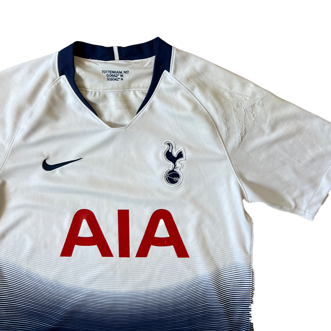 Size Medium Tottenham Club Football Shirt (Grade B)