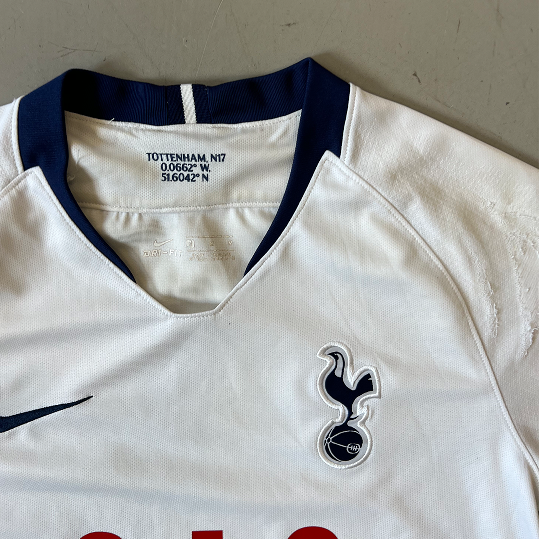 Size Medium Tottenham Club Football Shirt (Grade B)